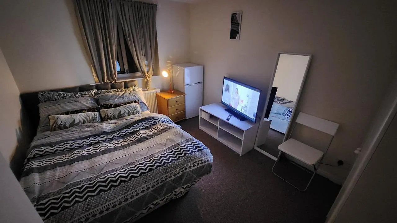 Moris Lodge London