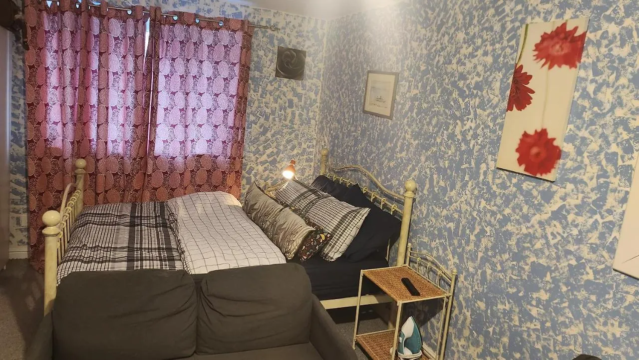 Moris Lodge London Homestay
